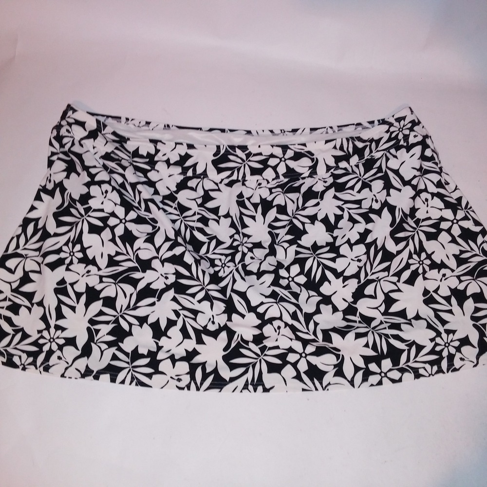 Lands End Swim Bottom Skirted 26W Black White Floral Attached Brief